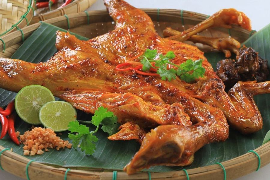 grilled chicken with mac khen leaves