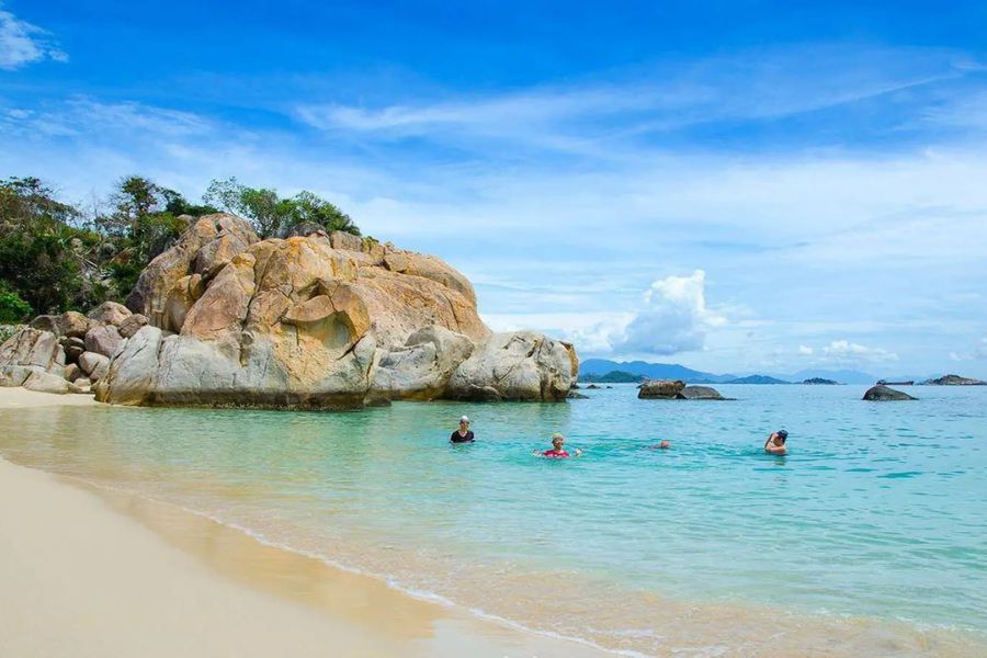 Bai Kinh Beach