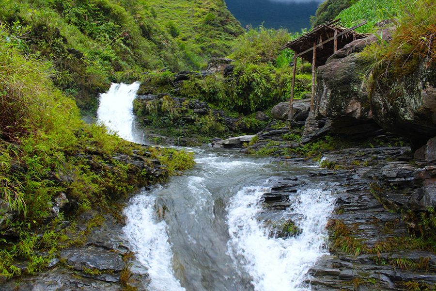 Du Gia Waterfall