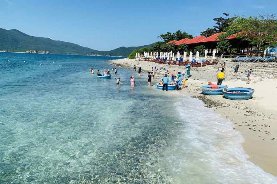 About Bai Tranh Beach