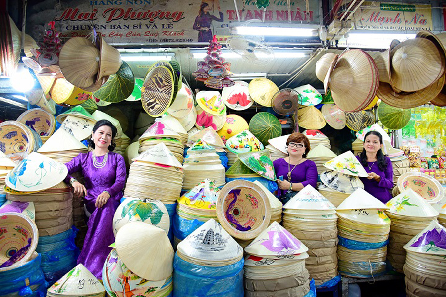 Dong Ba Market - Asiakingtravel 