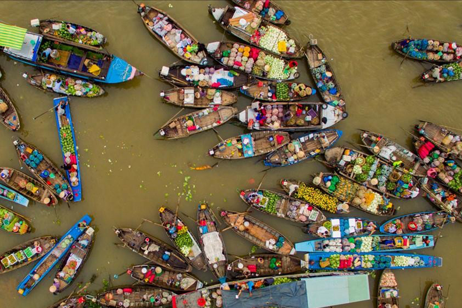 Explore Cai Rang Floating Market