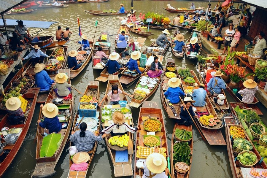 A lively and authentic scene at a Thai floating market