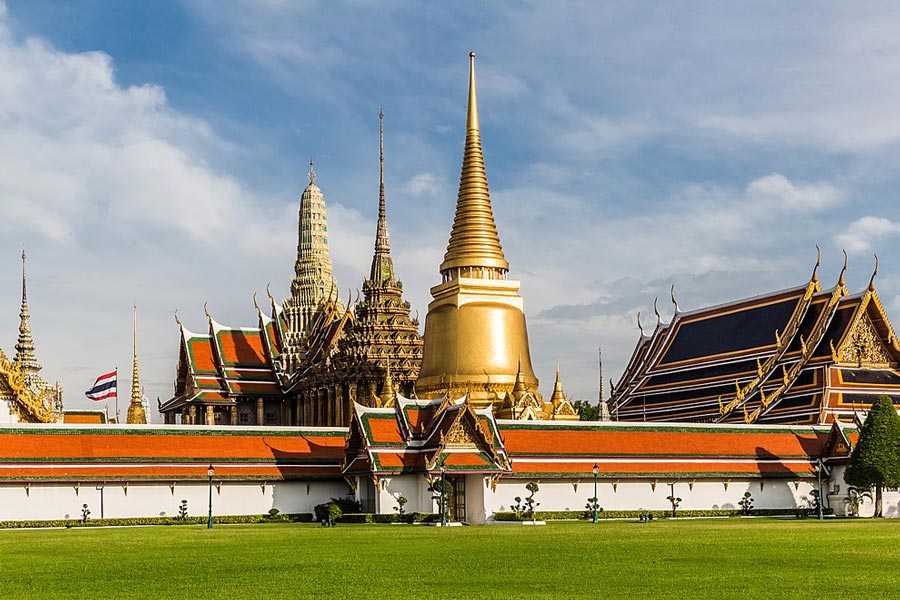 Thailand taboo #5: Disrespecting religious practices and symbols