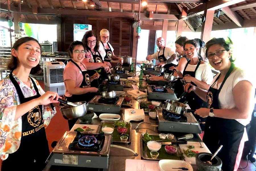 Join a Thai cooking class to bond and have fun together