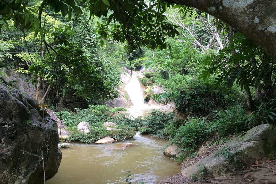 The best time to explore Na Khoang Waterfall is from May to September