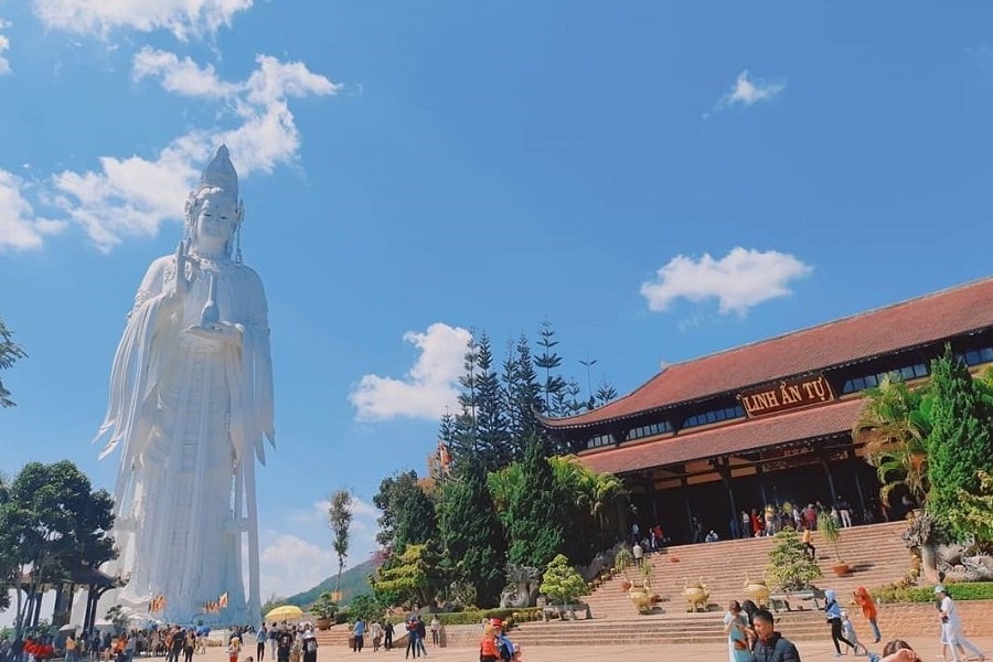November to April is the ideal time to visit Linh An Pagoda