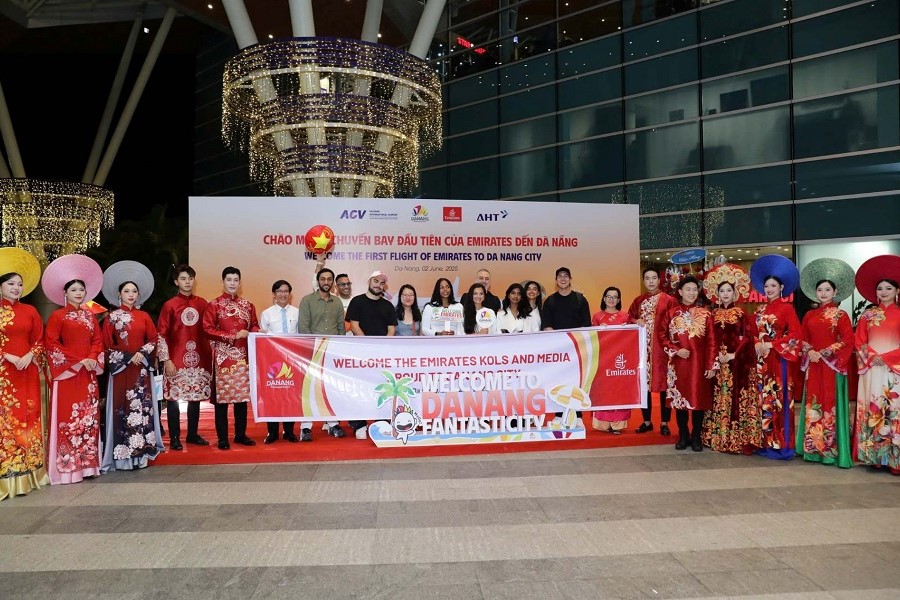 Local authority welcomed travelers from the first flight of Emirates to the city