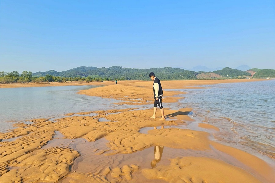 Long Vang Cape