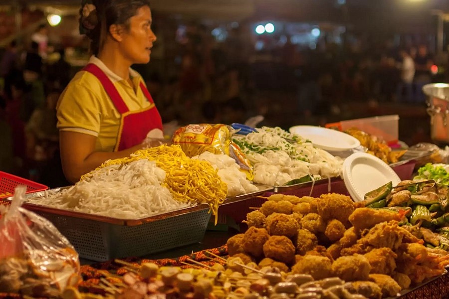 Find the authentic Khmer cuisine in night markets