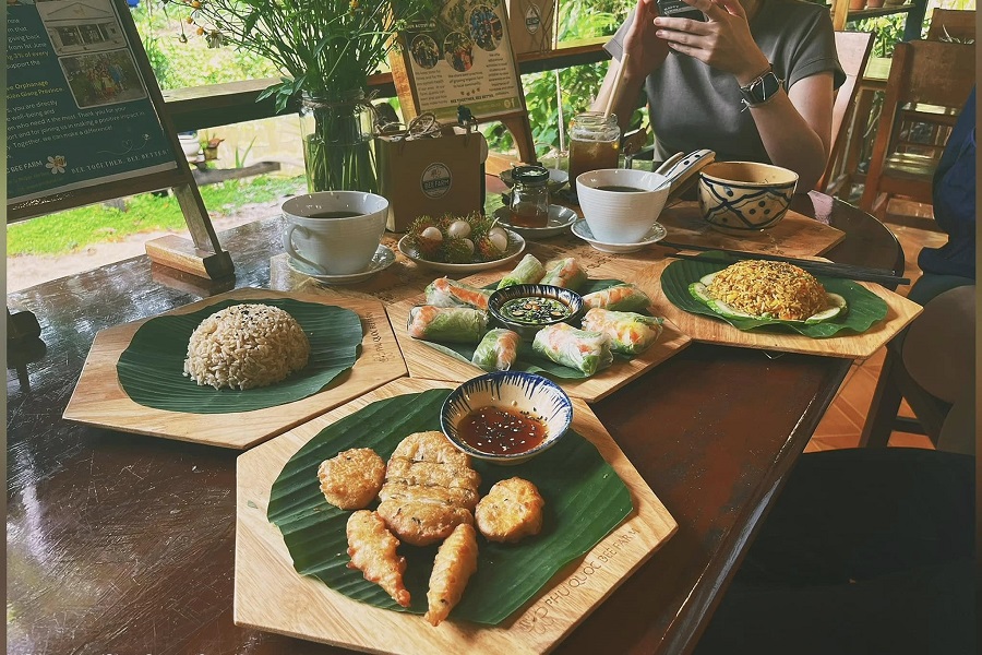 Enjoy a tasty lunch after attending interesting activities at Phu Quoc Bee Farm