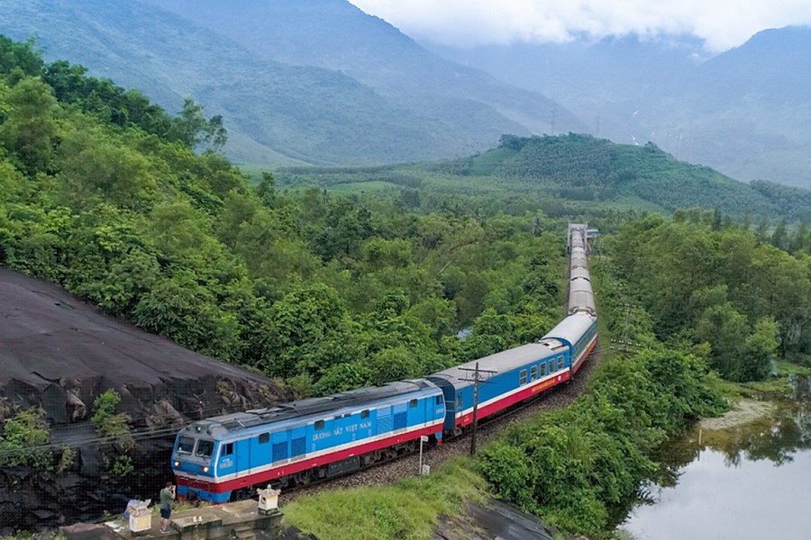 Traveling to Lang Son by train is a good option