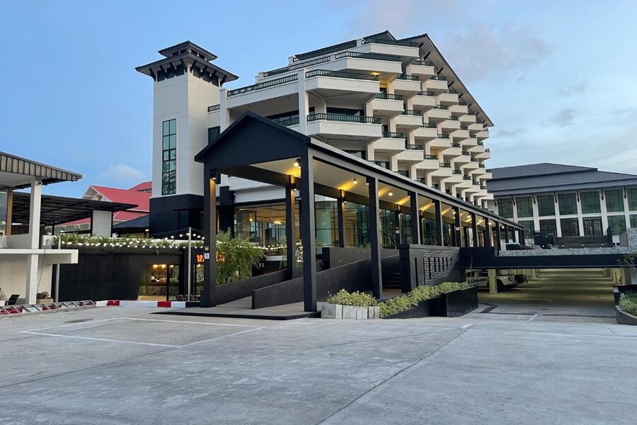 Solis Beach Hotel Rajamangala