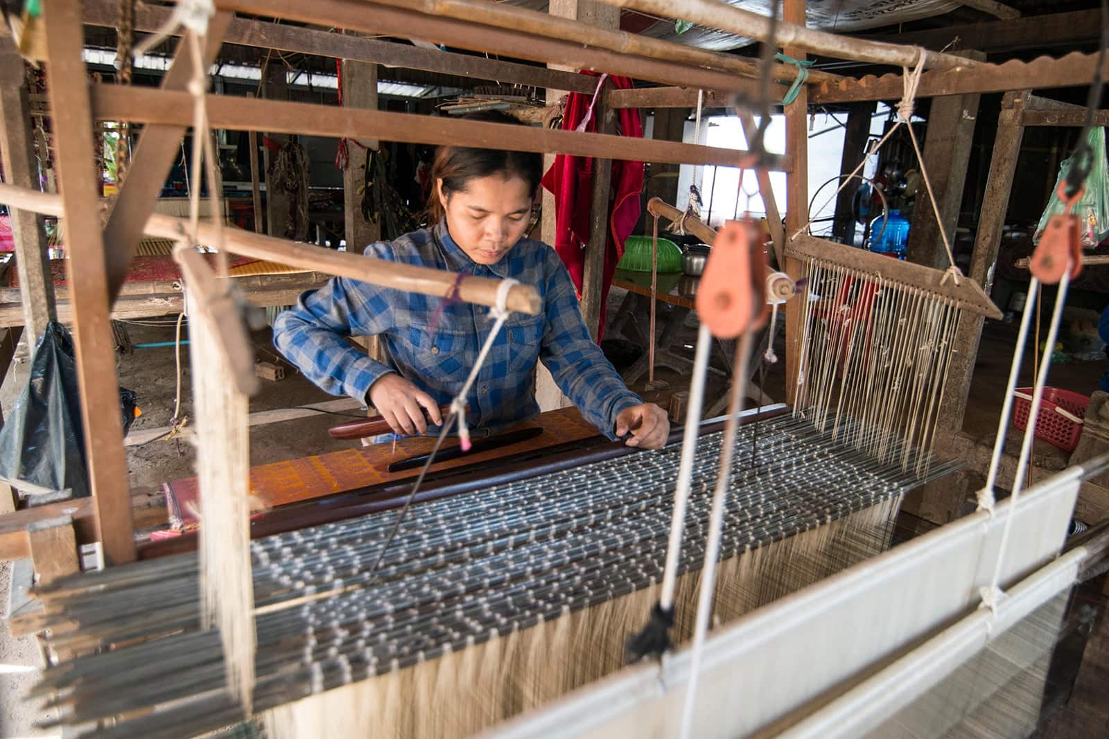 Explore the time-consuming process of silk weaving and see how artisans come to the desired pattern