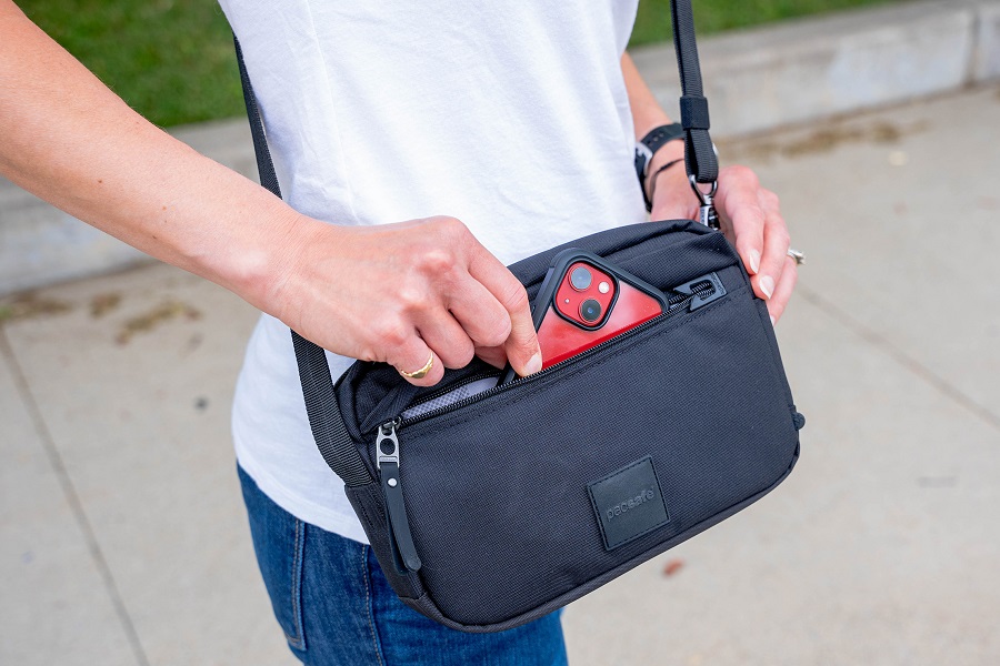 Keep your bag in front of you to avoid pickpocketing