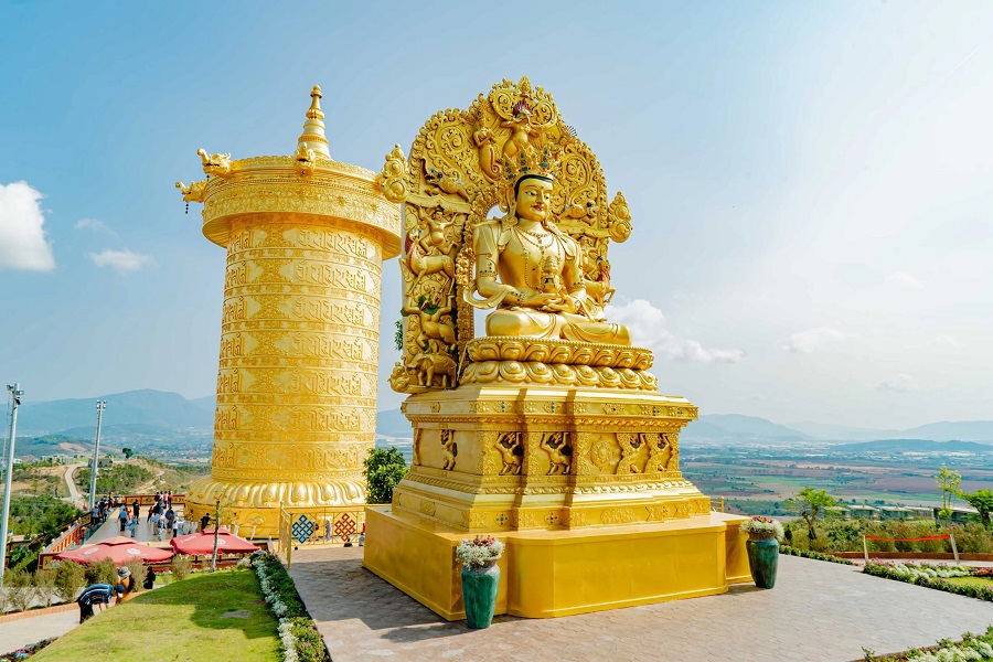 The Statue of Longevity Buddha