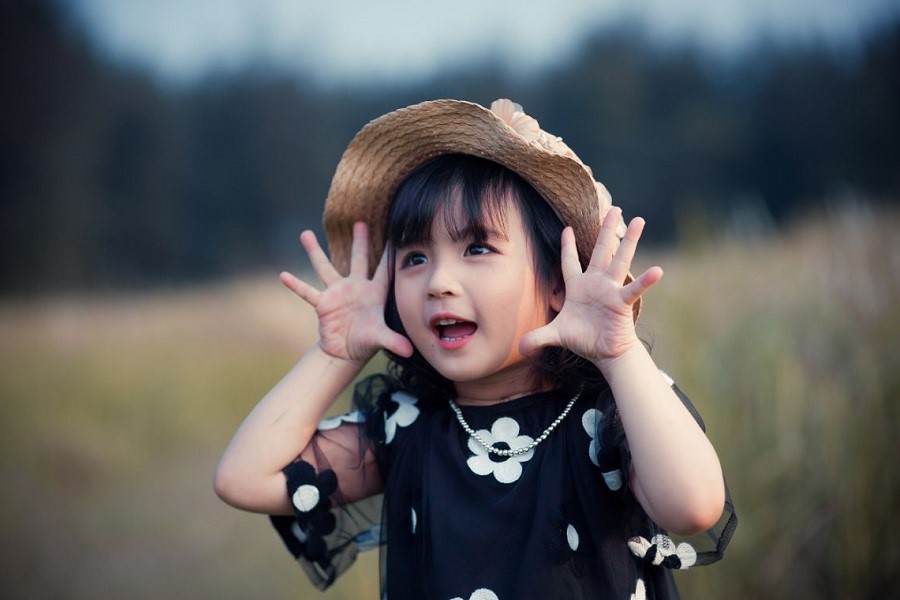 Adding “Knock on wood/Touch wood” when complimenting a baby 