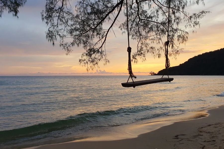 Koh Rong or Koh Rong Samloem: seasonal charm