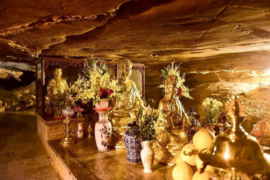 Light Cave and Dark Cave are two natural caves located in the ancient Bai Dinh Pagoda 