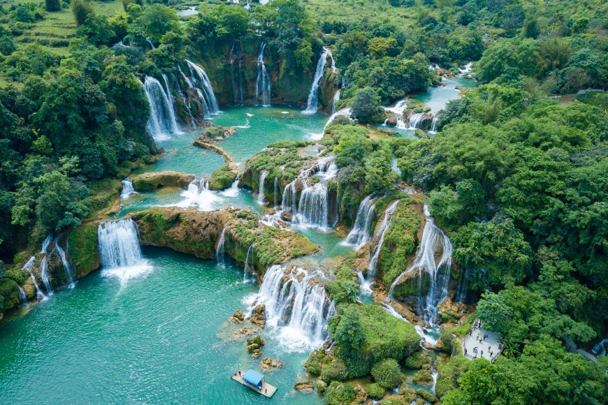 Beautiful natural scenery of Ban Gioc waterfall