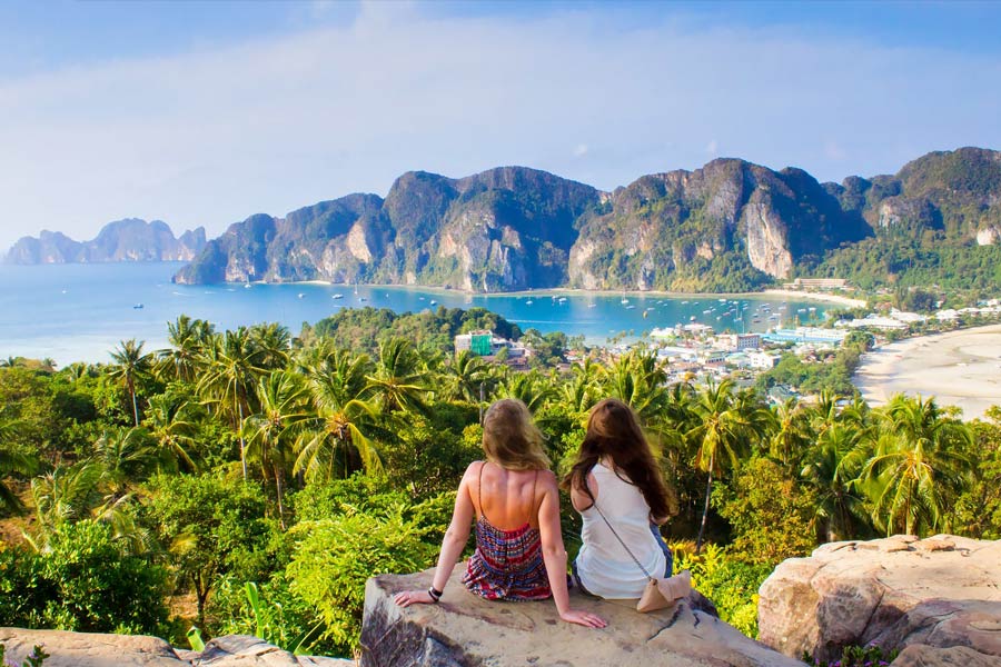 Explore the beauty of Koh Phi Phi 