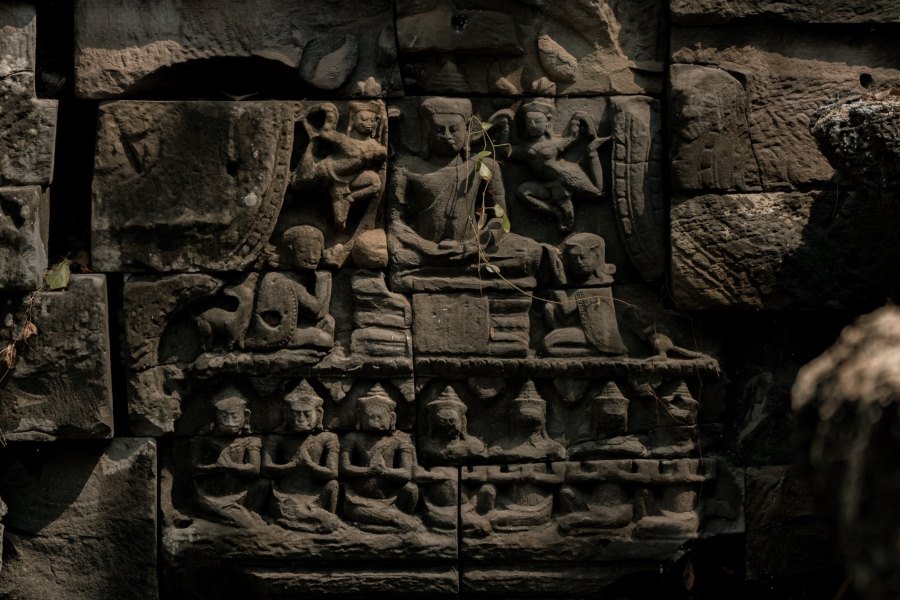 The builders primarily used sandstone and laterite, common construction materials during the Angkorian period 