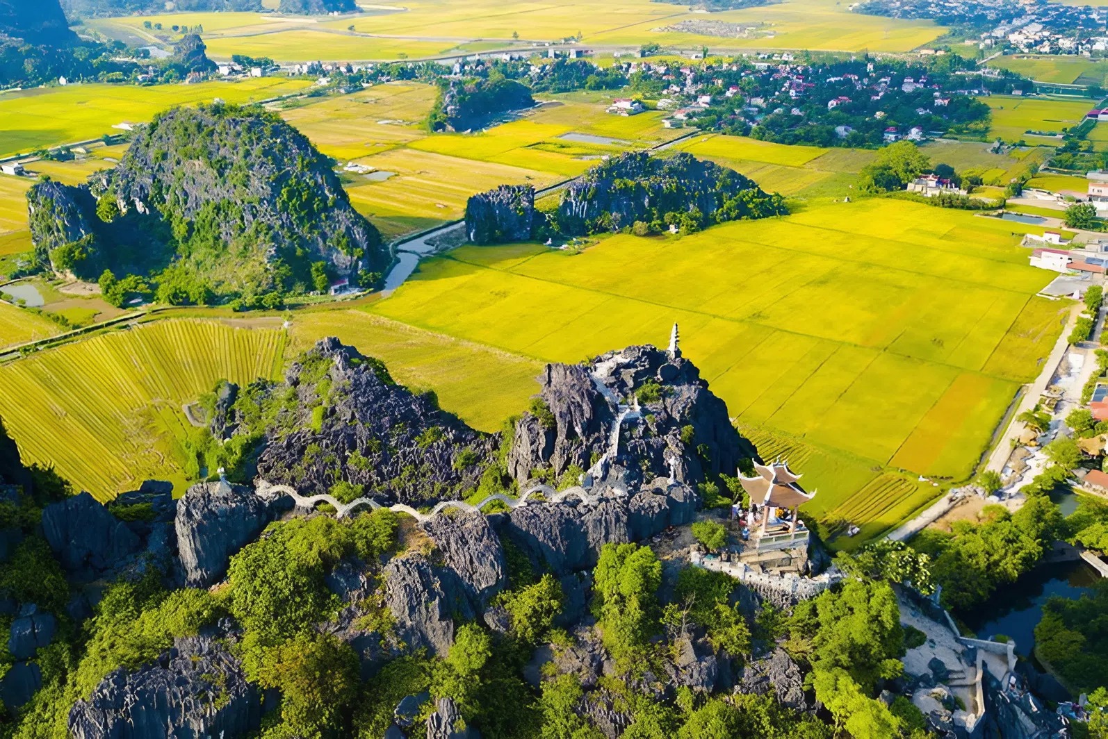 A breathtaking aerial view of the Mua Cave surroundings