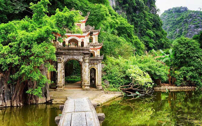 Entrance to Bich Dong Pagoda