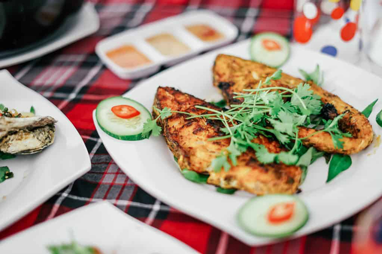 Because it is right in a fishing village, the seafood here is very fresh and deliciously prepared at an affordable price