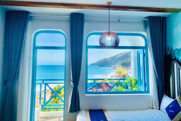 For convenience in resting and exploring all the places around the fishing village, choose a few hotels or homestays for yourself.