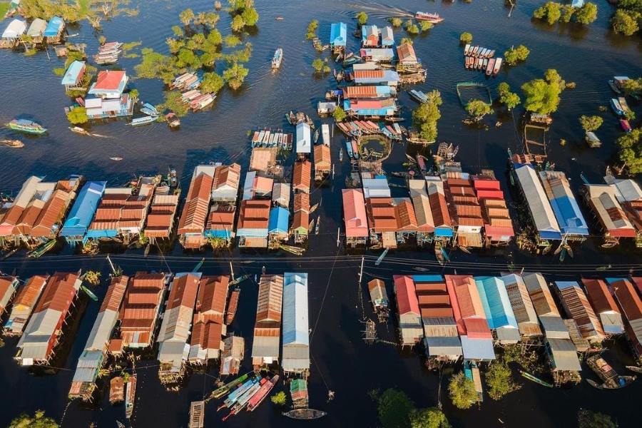 Tonle Sap tourism is experiencing life on the lake at sunset