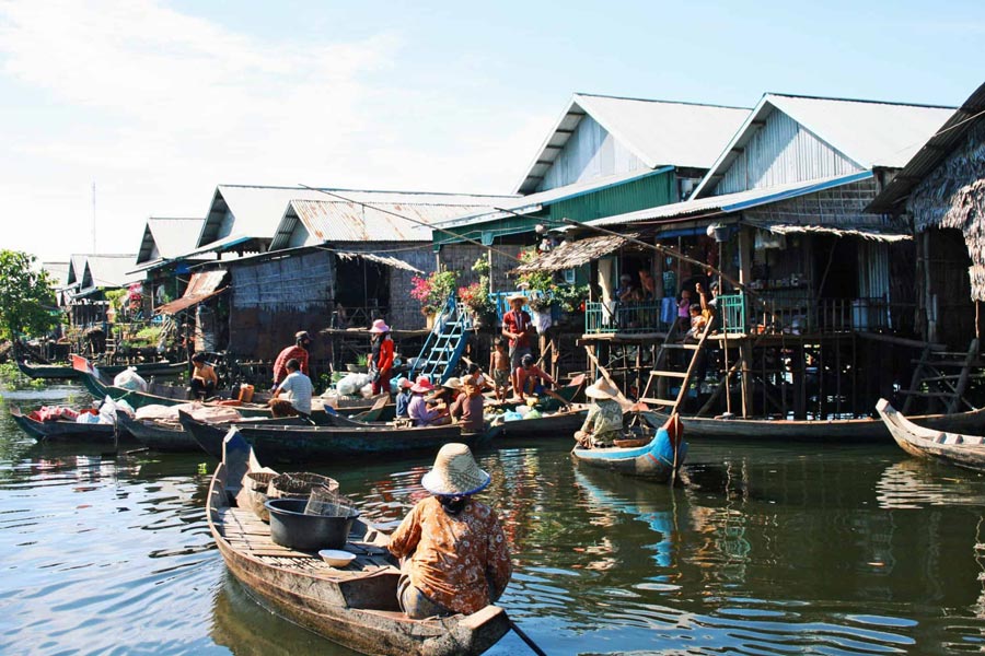  The floating villages on Tonle Sap Lake are a distinctive feature of Cambodia, providing a unique glimpse into the traditional, water-based way of life that has been sustained for generations