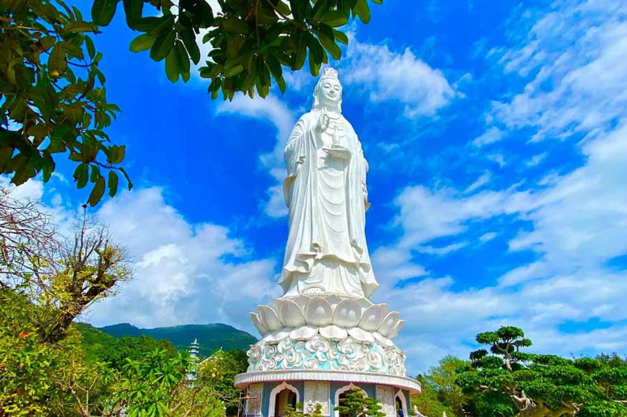 Linh Ung Pagoda is a prominent Buddhist temple located on the Son Tra Peninsula