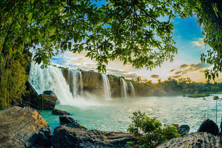 The beauty of Dray Nur Waterfall captivates visitors