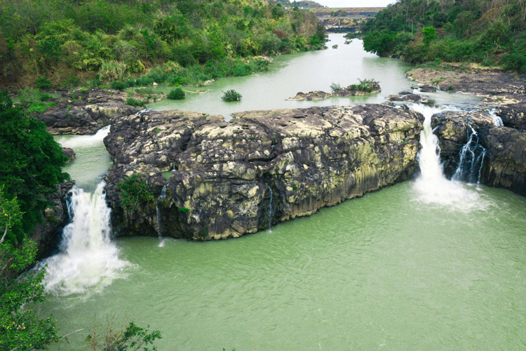 Gia Long waterfall possesses a pristine and pure beauty