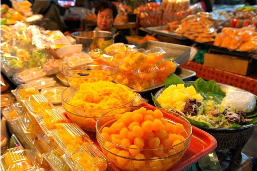 Thai desserts, even unique ones, can be easily found in markets or street vendors