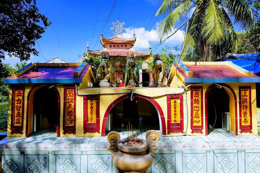 Visiting a temple to worship Buddha is a meaningful and spiritual experience