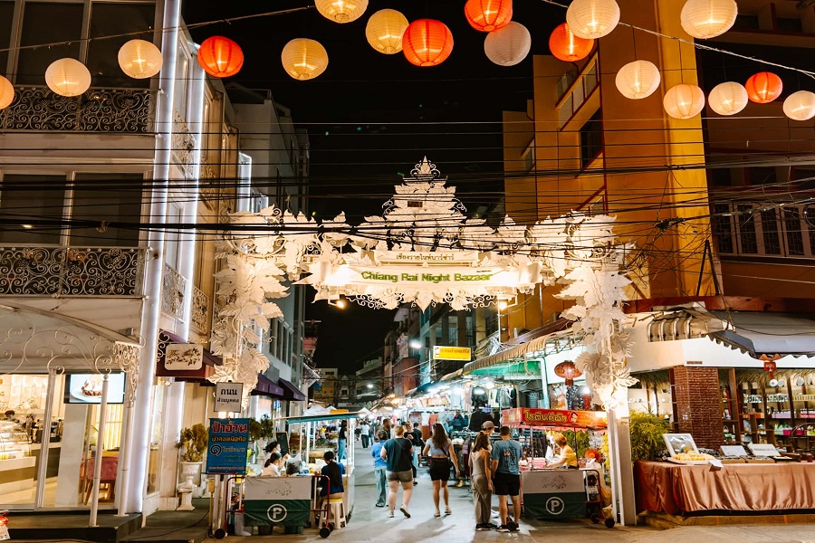 Enjoy Shopping and Dining at Chiang Rai Night Bazaar