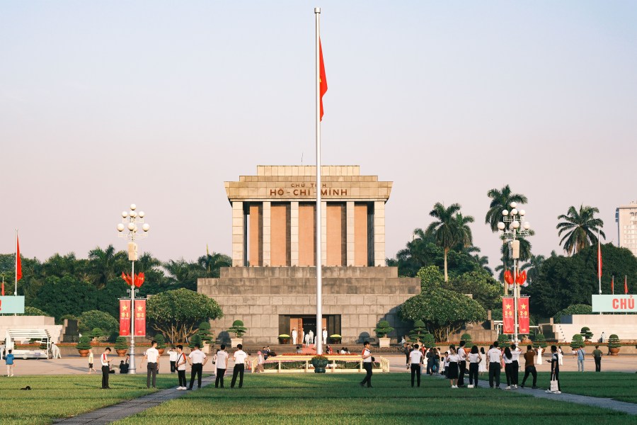 Ho Chi Minh Mausoleum: Visit inside