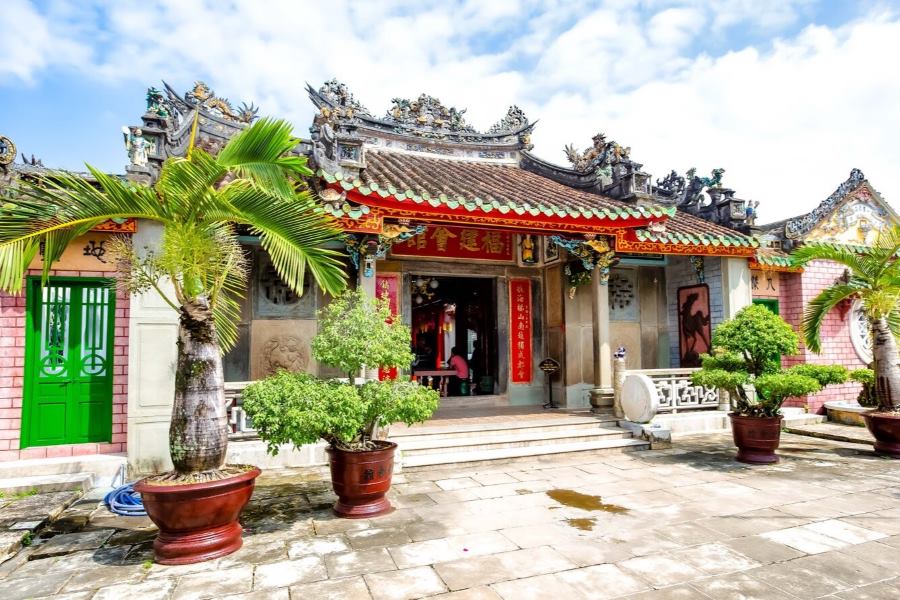 The main building inside the Fujian Assembly Hall in Hoi An Ancient Town