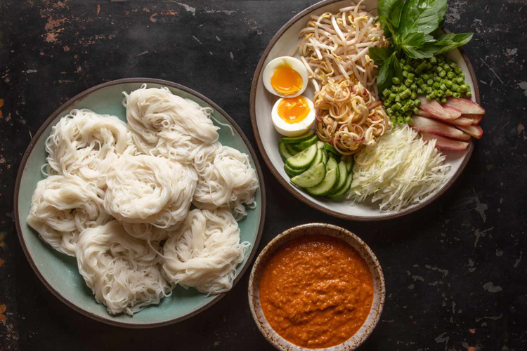 Kanom Jeen Nam Ya is a traditional Thai dish known for its flavorful combination of rice noodles and fish curry
