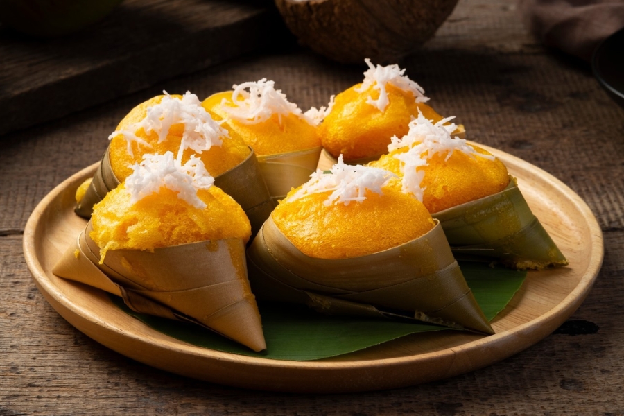 Khanom Tan usually has a vibrant golden yellow colour from palm sugar