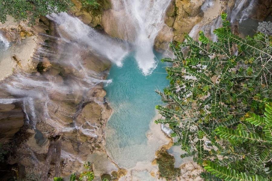 Kuang Si Falls comprise a three-tiered waterfall 