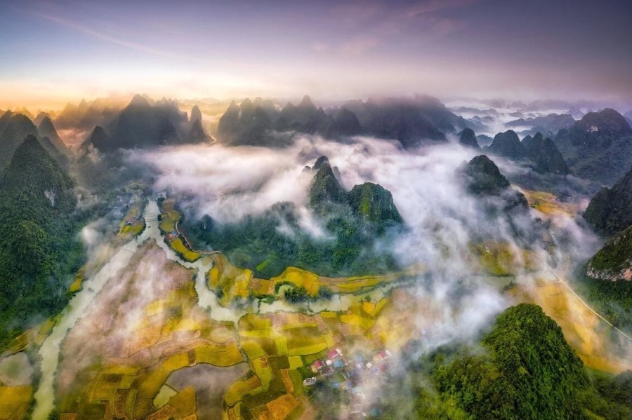 Phong Nam Valley in the early morning (Source: Crystalbay)