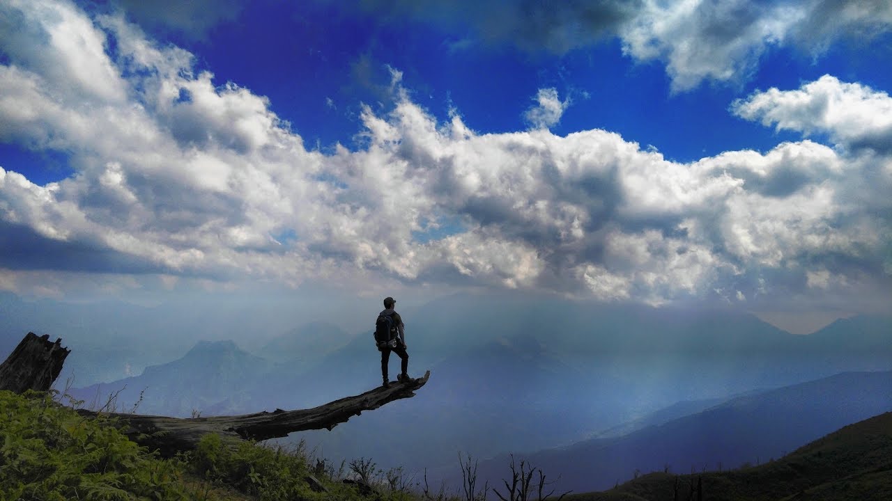 Cloud hunting in Lao Than