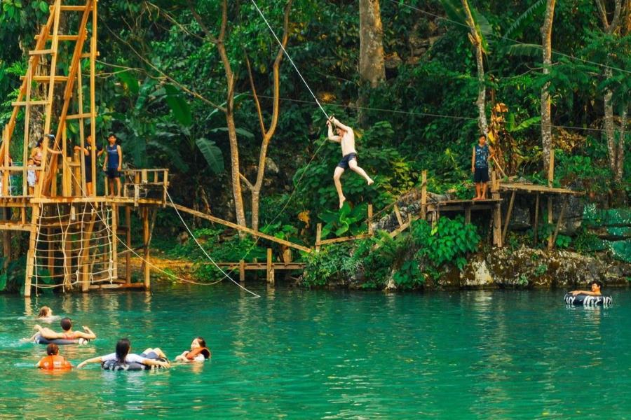 In Vang Vieng there are three beautiful blue lagoons