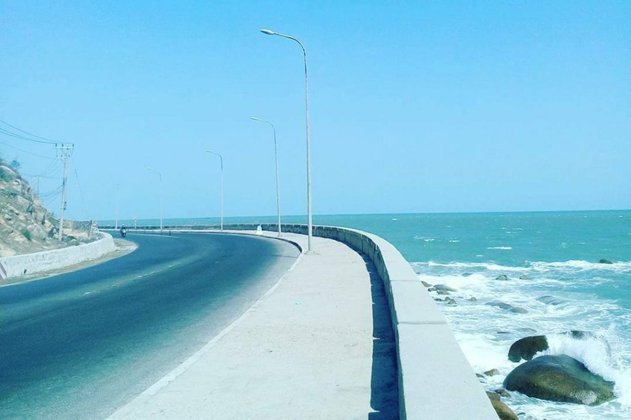 Deo Nuoc Ngot near Long Hai Beach