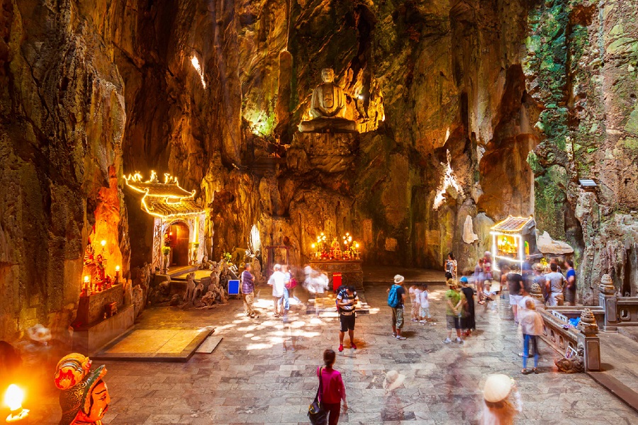 Huyen Khong Cave is best explored in Da Nang’s dry season