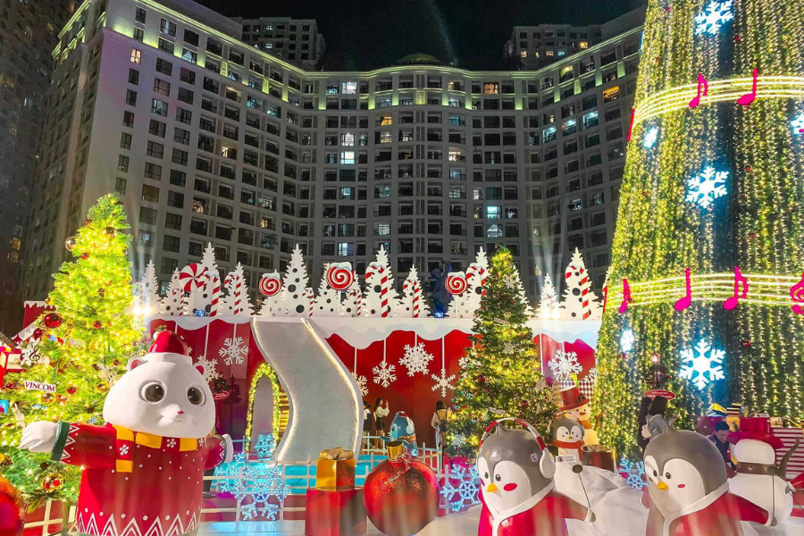 Christmas in Vietnam brings a sparkling festive atmosphere