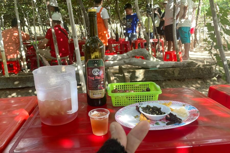 Tasting these unusual flavors in the middle of the vineyard 